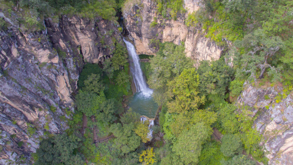 Hay unas preciosas cascadas en Puebla donde practicar rappel y acampar en medio de la naturaleza (muy cerca de la CDMX)