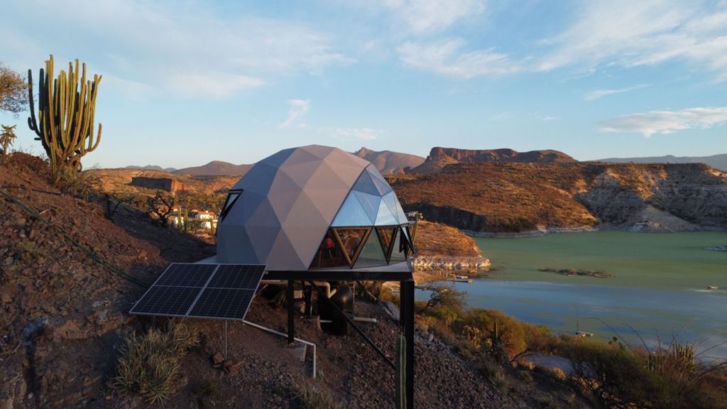 Hospédate en estos domos geodésicos en una isla secreta a menos de cuatro horas de la CDMX