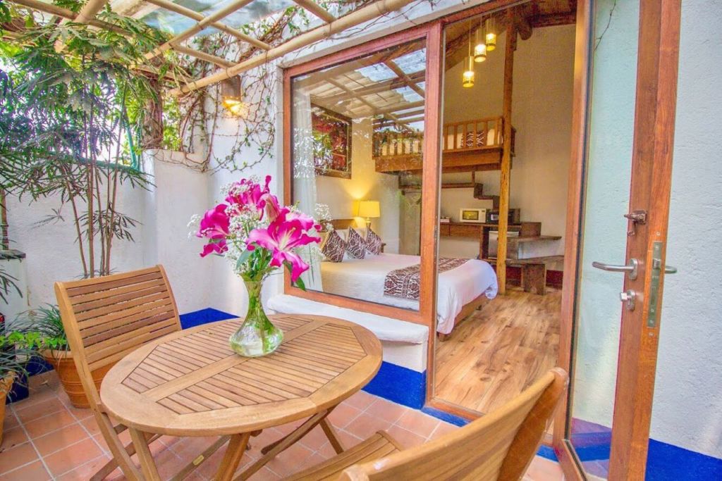 Hospédate en este hotel enclavado en medio de un hermoso jardín a tan solo una hora de la CDMX