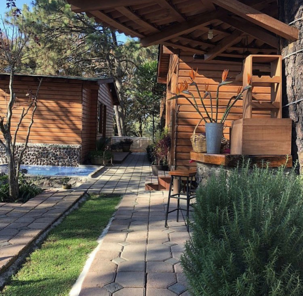 Estas cabañas se encuentra en la reserva de Monte Alto y tiene un temazcal en medio del bosque