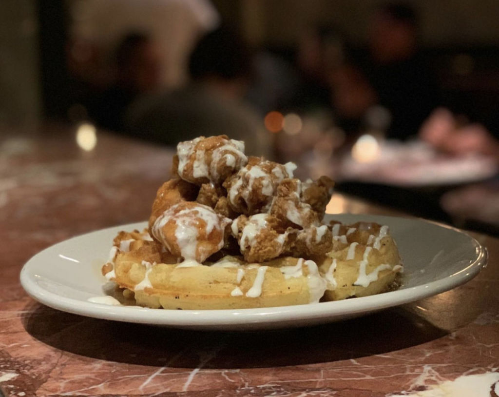 En este speakeasy vas a poder comer el fried chicken más espectacular en la CDMX
