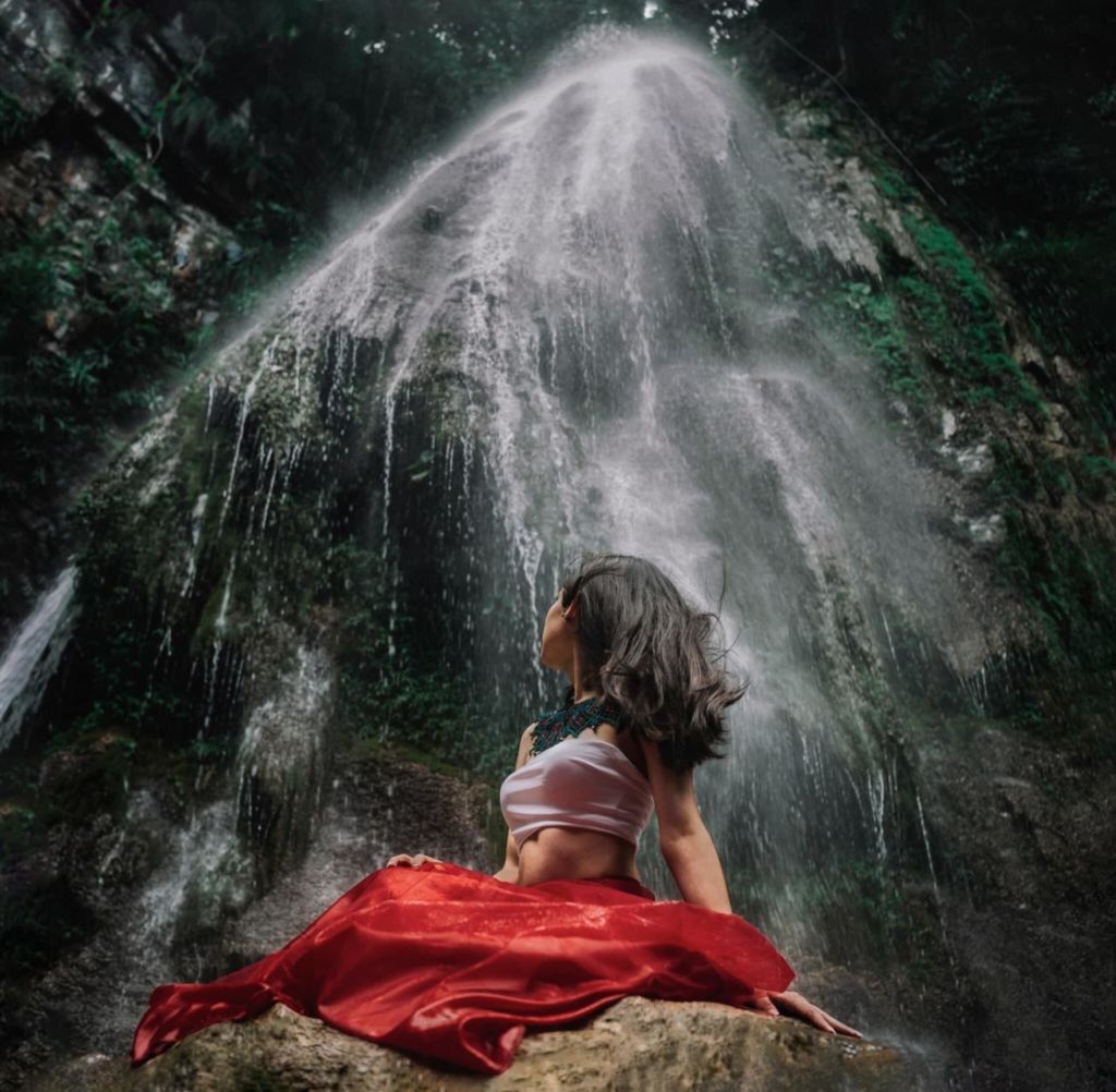 Conoce estas piscinas naturales con una escultura surrealista en la Huasteca Potosina