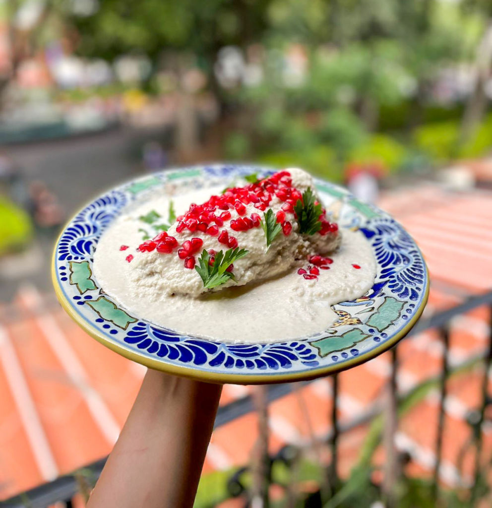 ¡Uno de los chiles en nogada más emblemáticos de Puebla llega a Coyoacán! No te arrepentirás de probarlo