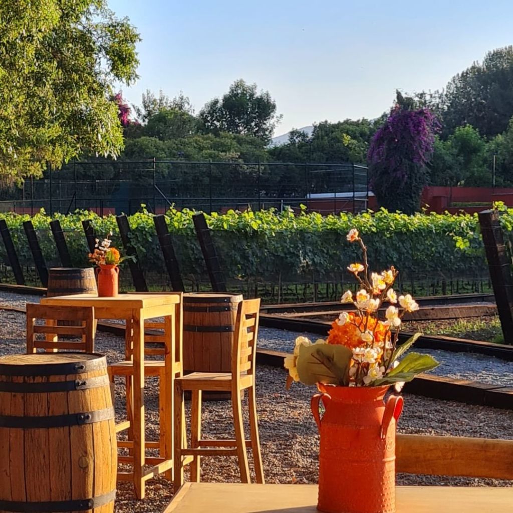 Escápate un ‘finde’ a esta hermosa hacienda en Querétaro (tiene su propio viñedo y la mejor terraza para brindar)