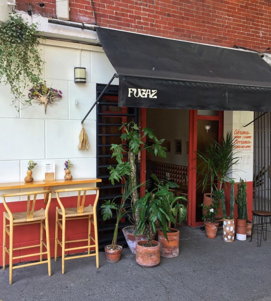 Fugaz: mariscos itinerantes y cocina de campo en un ‘localito’ cool de la Roma