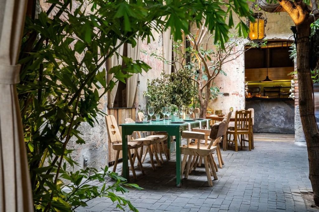 Restaurante con patio en CDMX