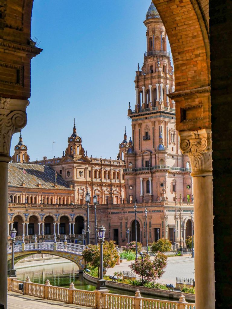 Conoce Sevilla, la ciudad con arquitectura gótica más turística de España 