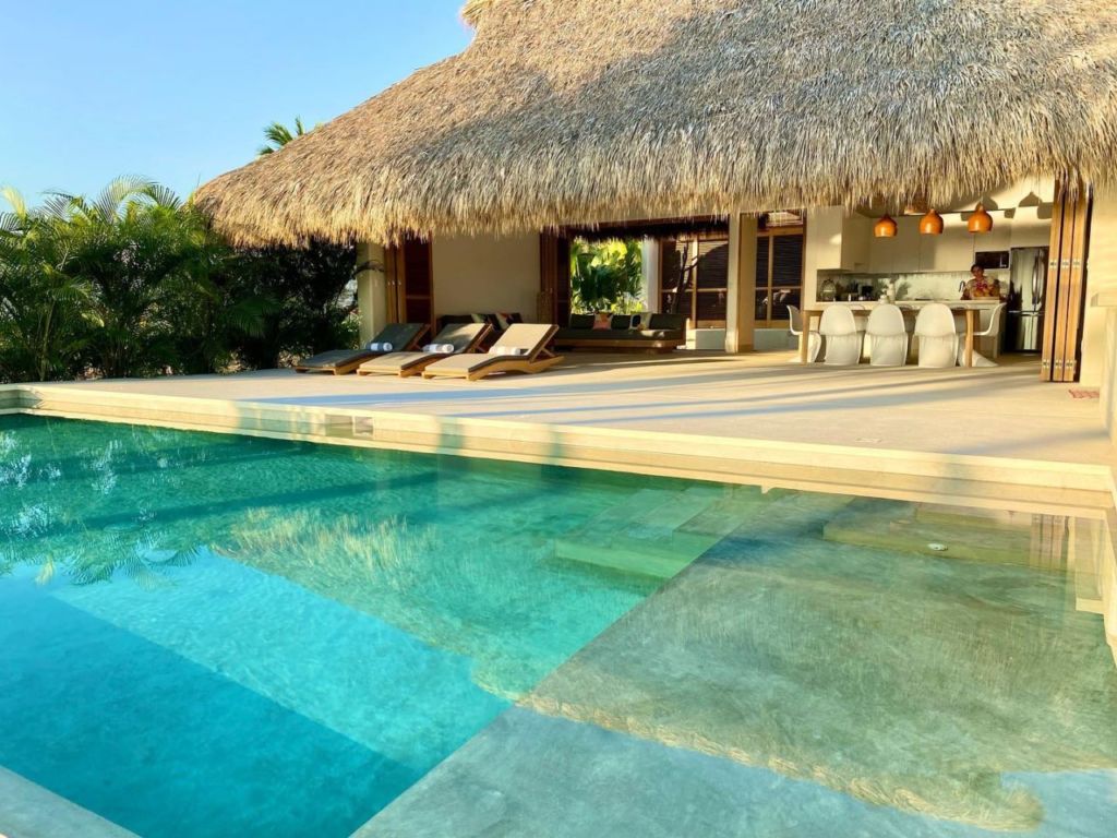 Conoce estas villas románticas (y sustentables) frente a la playa de Zicatela 