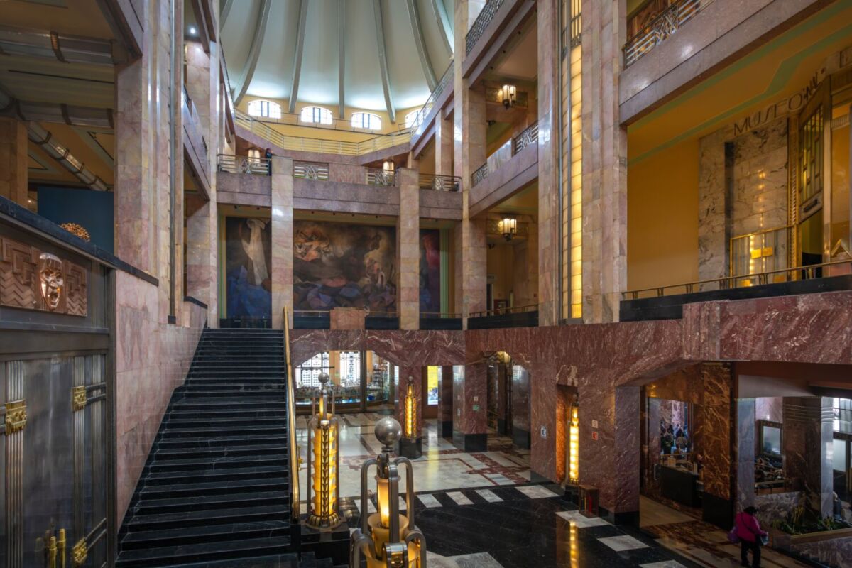Interior del Palacio de Bellas Artes en México