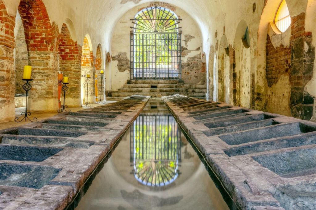 Detrás de los históricos Lavaderos de Almoloya hay un bar inspirado en el México antiguo