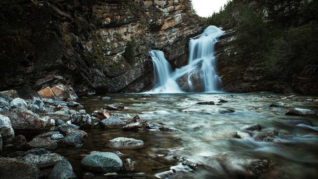 Esta preciosa cascada cambia de color con la lluvia (se pinta de tonalidades rosas)