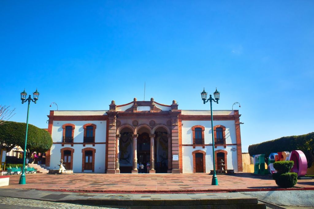 Entre los Pueblos Mágicos del Estado de México se encuentra El Oro, conocido por su pasado minero y la esencia europea que emana cada una de sus calles.