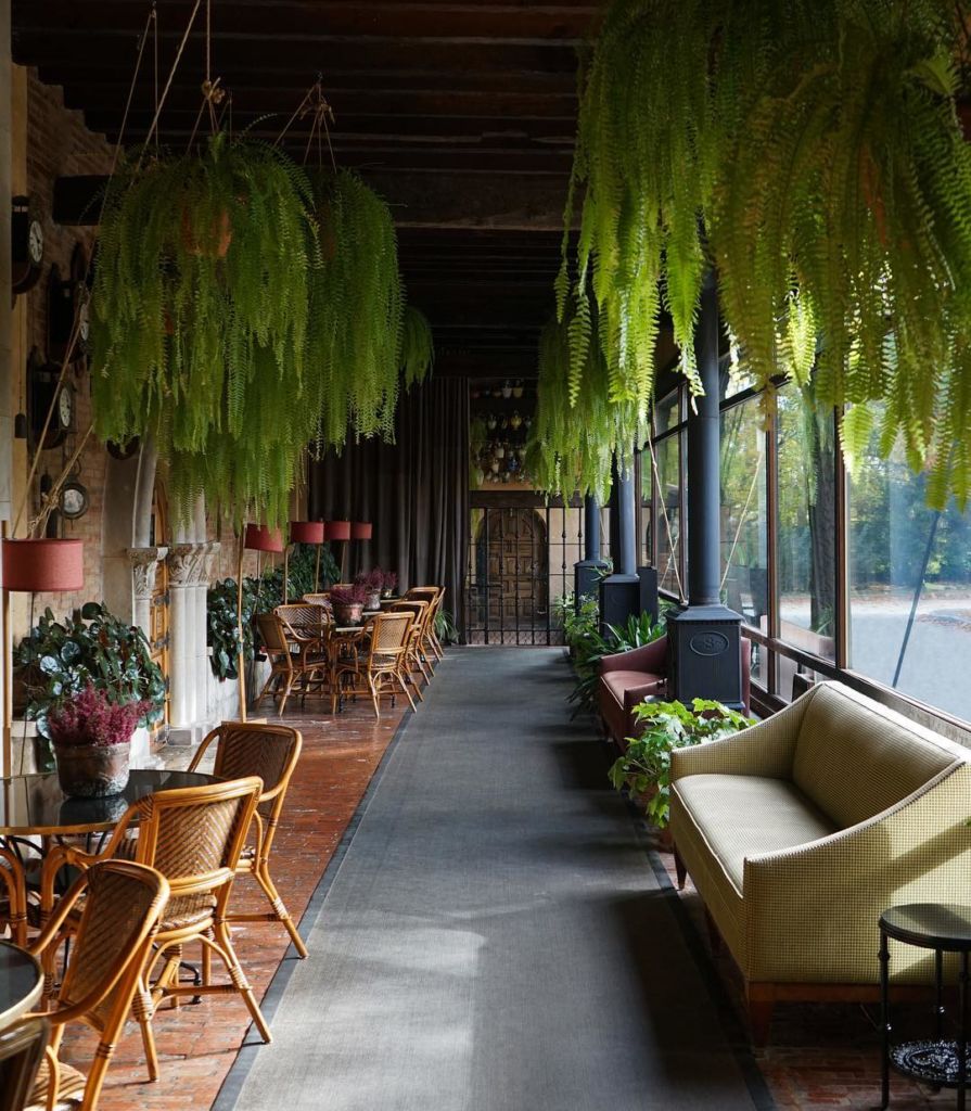 Conoce el restaurante favorito de Audrey Hepburn en Madrid (los huevos con morcilla son su plato más icónico)