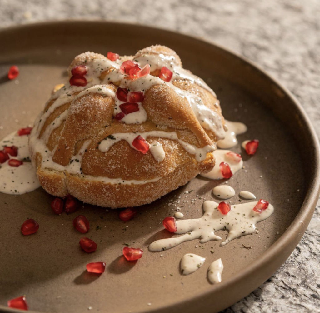 ¿Pan de muerto con nogada y conos de pan de muerto? Aquí te decimos dónde probarlos