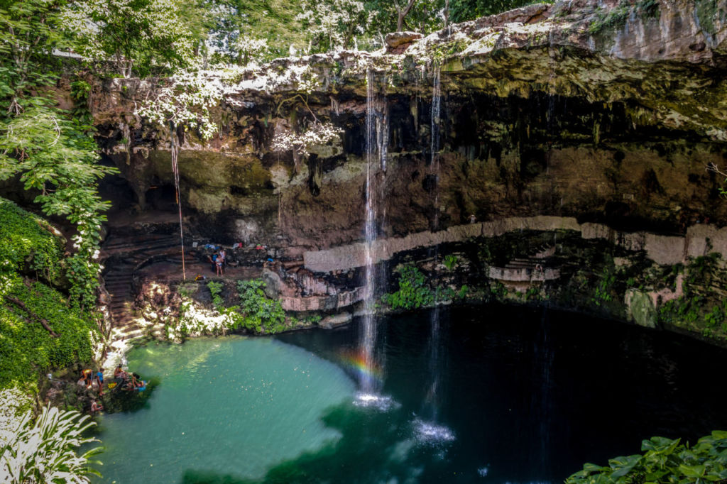 Estos restaurantes en maravillas naturales de México te permitirán comer dentro de cuevas, cavernas, grutas, cenotes y más. 