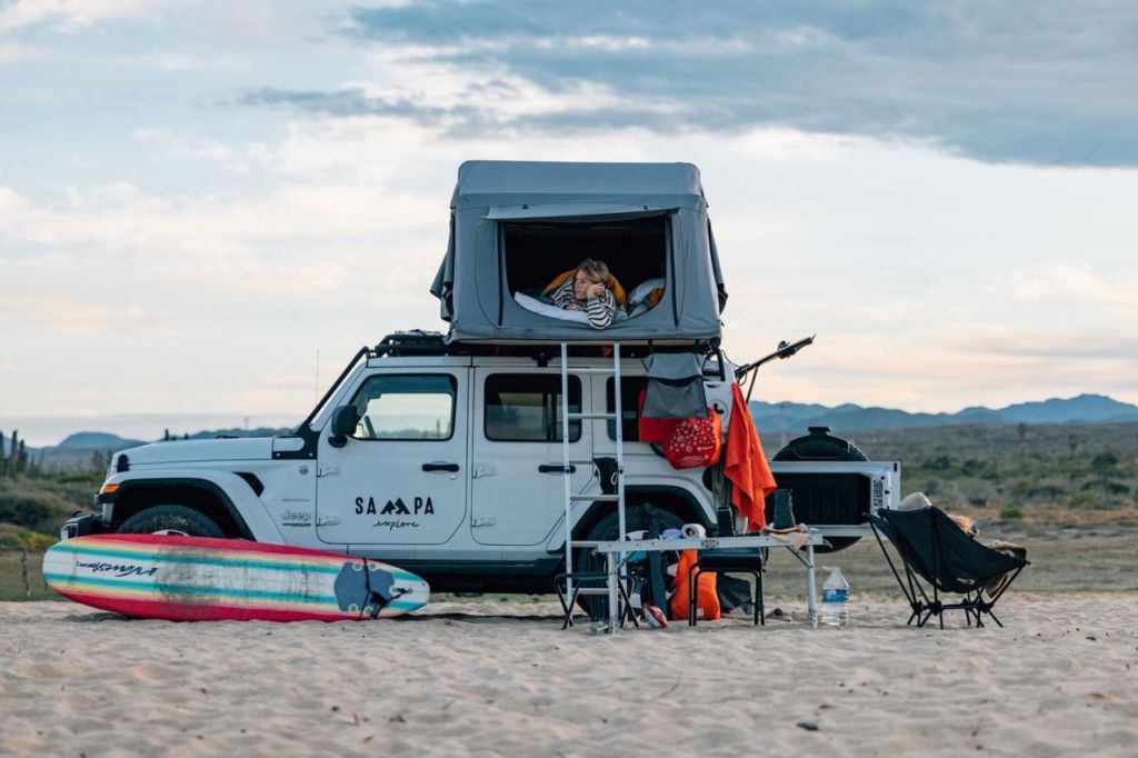 Renta una jeep y haz camping en medio del desierto Mexicano
