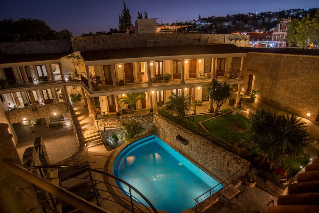 Casa mateo durante la noche, un hotel boutique en Bernal, cerca de la CDMX