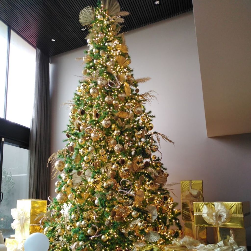 Aquí rentan árboles navideños ya decorados y a domicilio (por si te da flojera montar el tuyo)