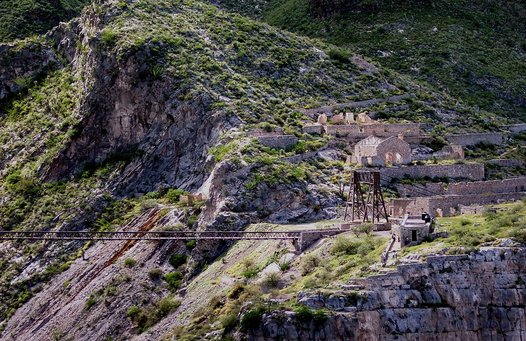 Este pueblo fantasma cuenta con uno de los puentes colgantes más grandes de Latinoamérica