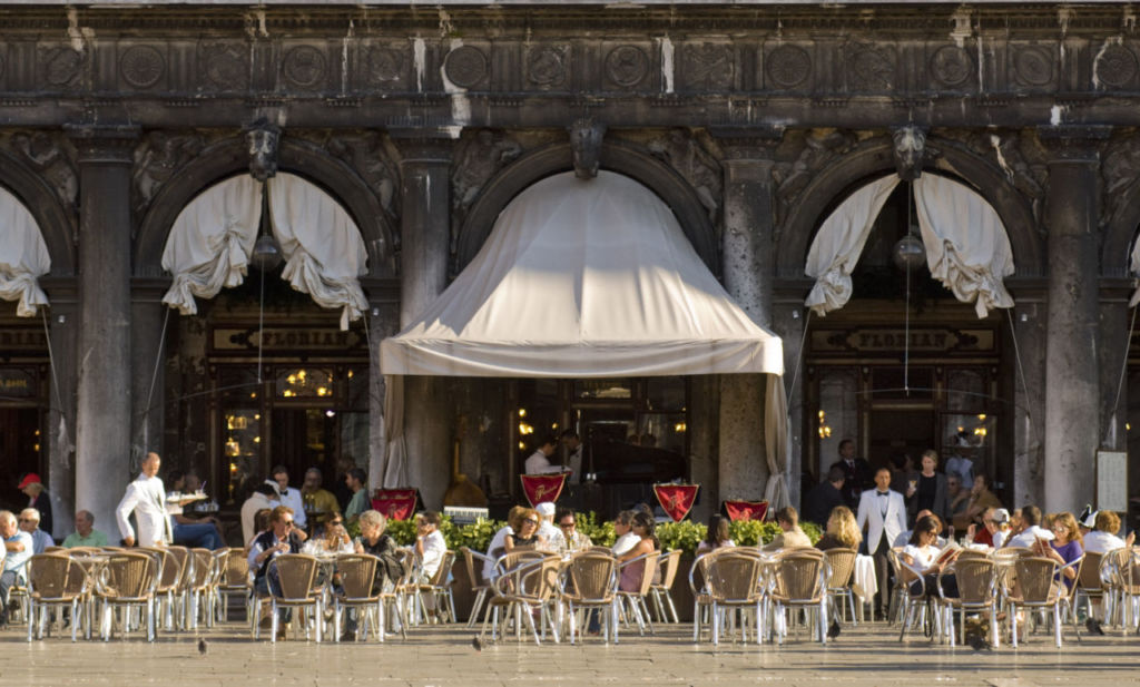 El café más antiguo de Venecia parece sacado de un museo de época y amarás conocerlo