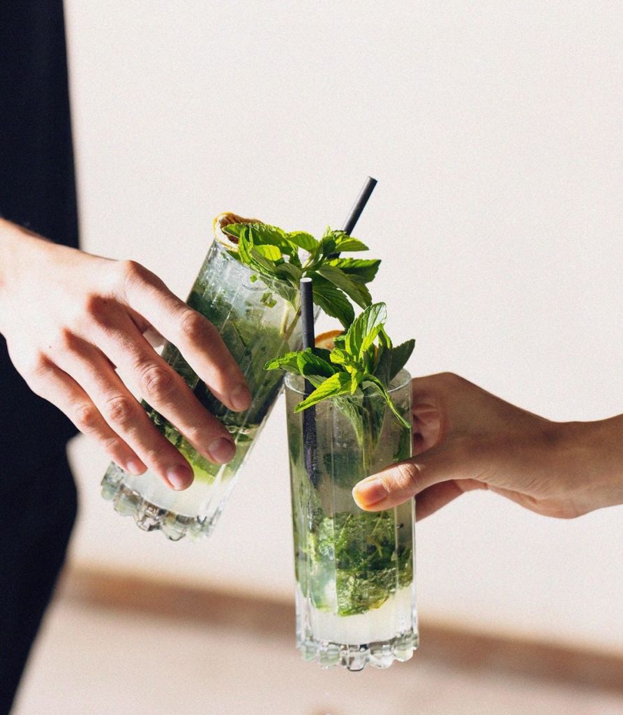 Martes de martinis, miércoles de negronis y más días de cócteles a precios especiales en estos bares de la CDMX