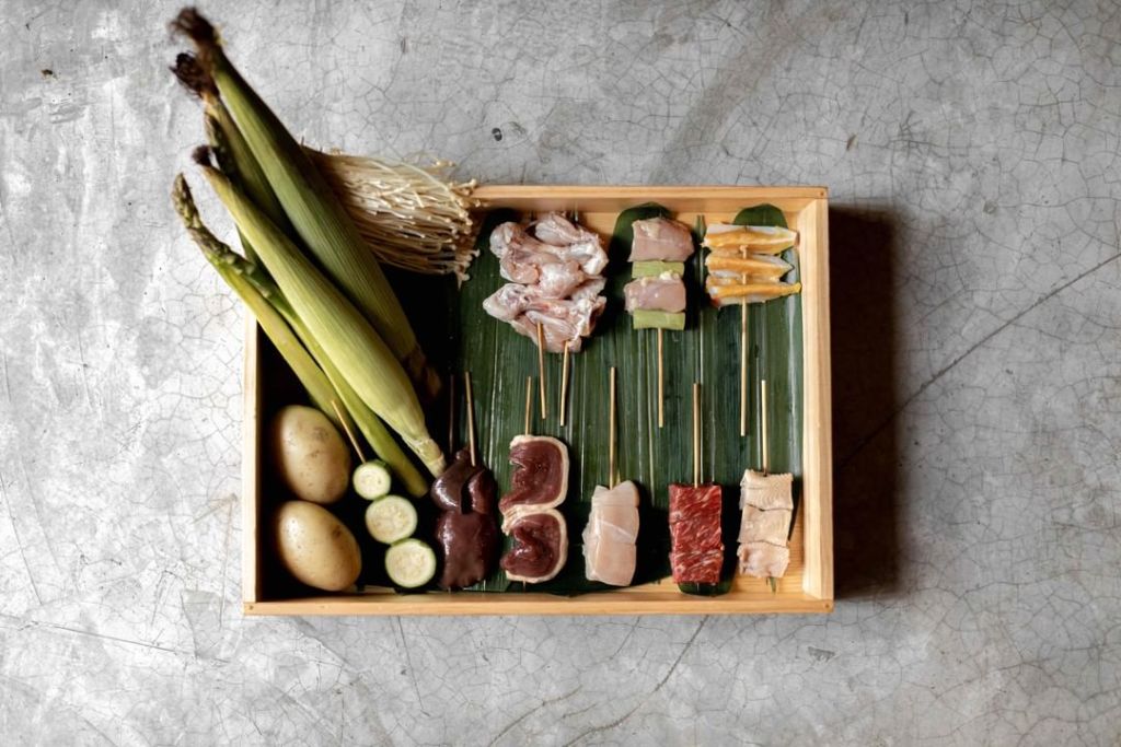 En este restaurante podrás disfrutar un omakase de yakitori tradicionalmente japonés