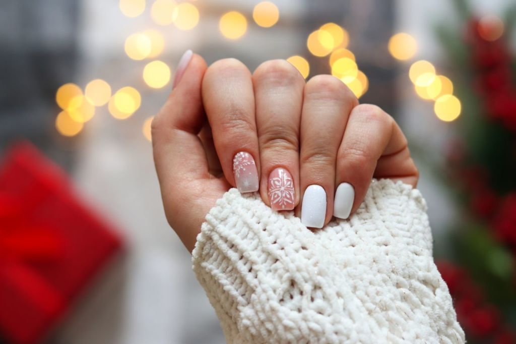 Estas son las tendencias en uñas para Navidad 2022
