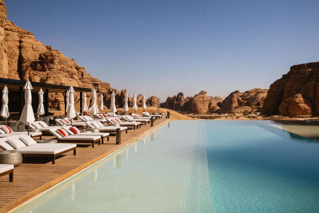 Conoce el hotel en el Valle de Ashar (rodeado de desierto y cañones dignos de admirar)