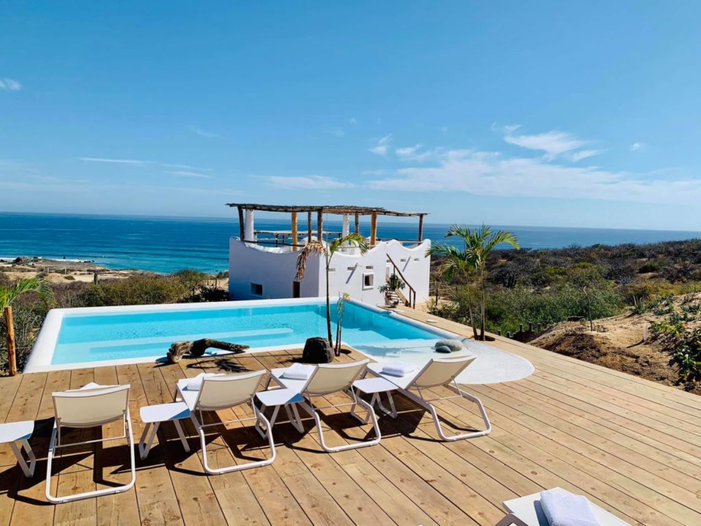Este hotel secreto en la costa te permite ver a las ballenas desde tu habitación