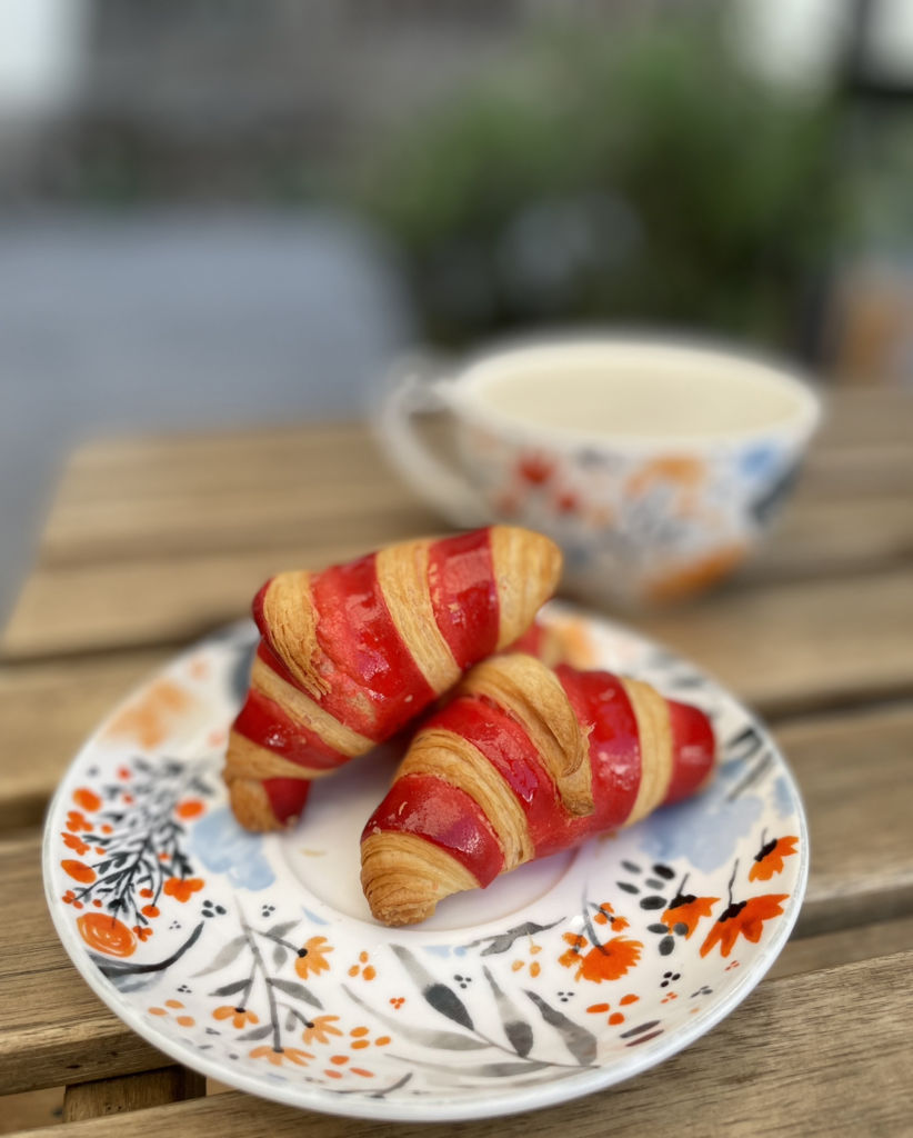 Tenemos la receta de un mini croissant bicolor (perfecto para acompañar tu café)