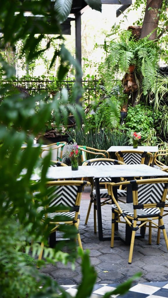 Aura: la nueva terraza italiana oculta frente a Campos Elíseos