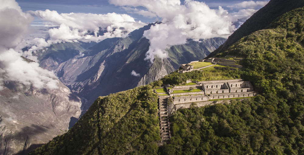 Conoce la ciudad de las ruinas Incas que te hará llorar por lo imponente de sus montañas