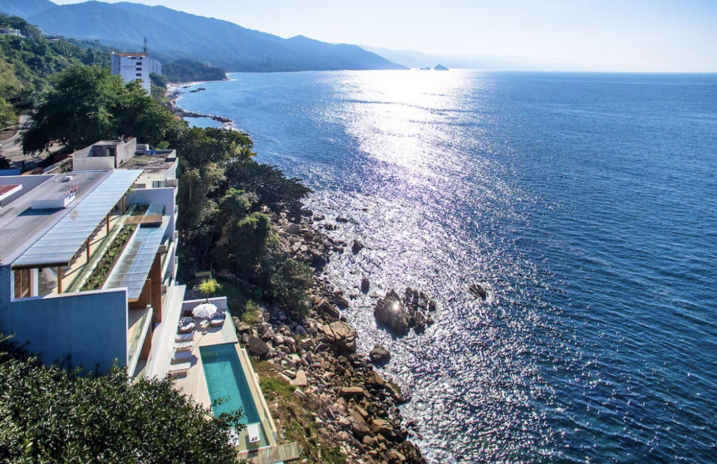 Este airbnb entre peñascos jaliscienses es uno de los más bonitos de México 