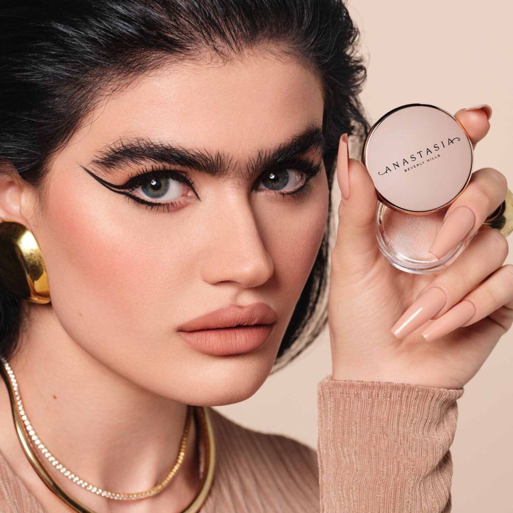 5 productos semipermanentes para unas cejas de impacto que duran todo el día