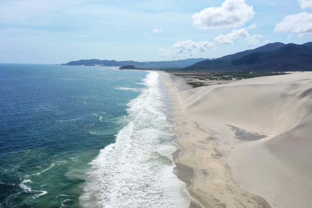 Este paraíso de dunas y mar azul turquesa es una joya oaxaqueña que debes conocer&nbsp;