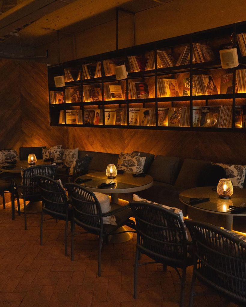 Viaja al pasado y descubre el ‘Vinyl Bar’ detrás de las mejores pizzas de la CDMX