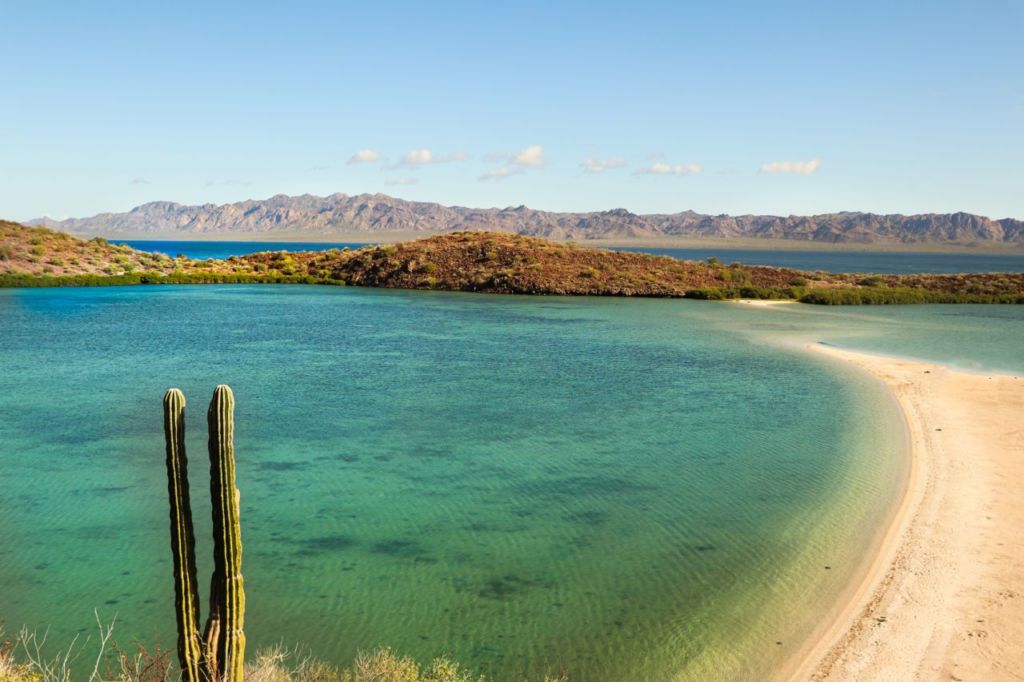El Requesón: la playa más bonita en la Baja (parece una gran alberca sin olas)