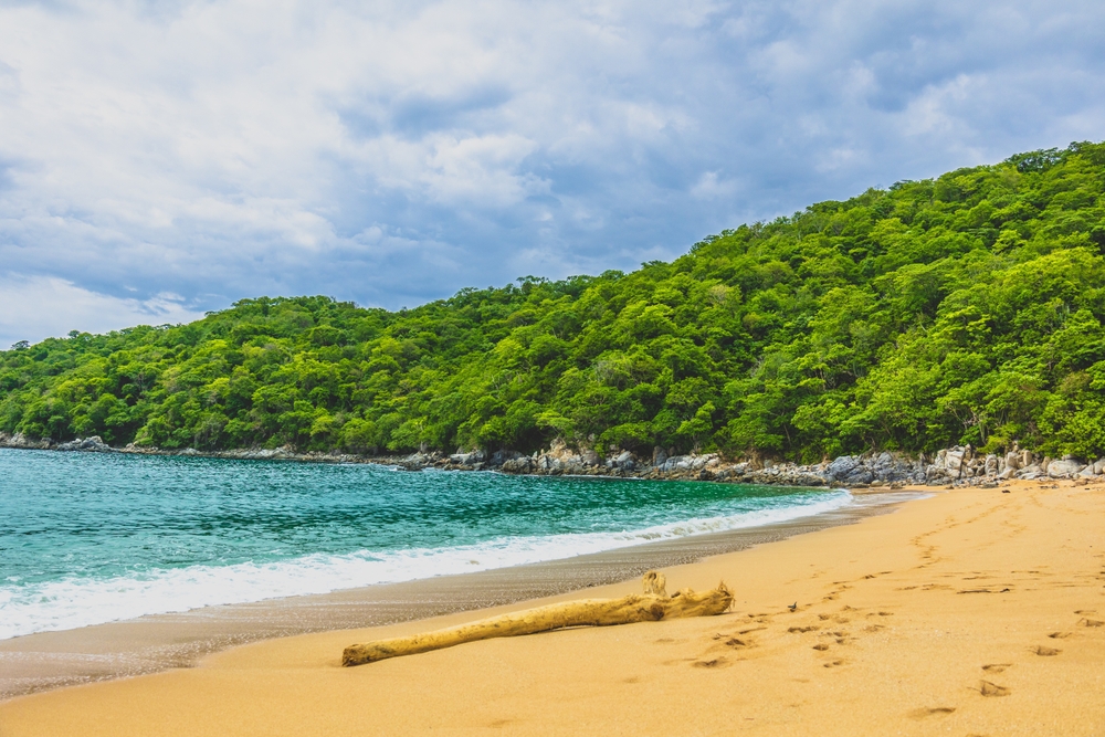 Magueyito: la playa de arena dorada y arrecifes más hermosa (y desconocida) de Oaxaca