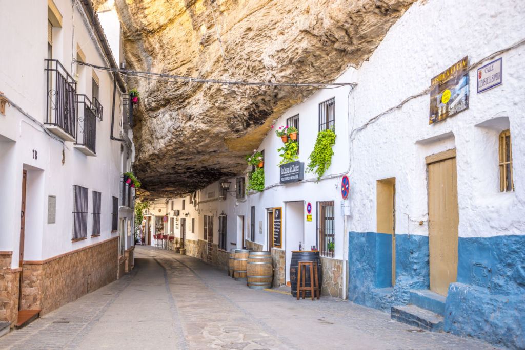 Setenil de las Bodegas: el pueblo español con lindas casitas cubiertas por una gran piedra