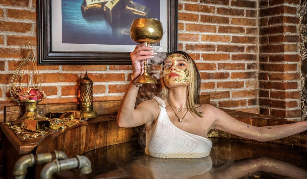 Rejuvenece en este jacuzzi con baño de chocolate en Mineral de Pozos 
