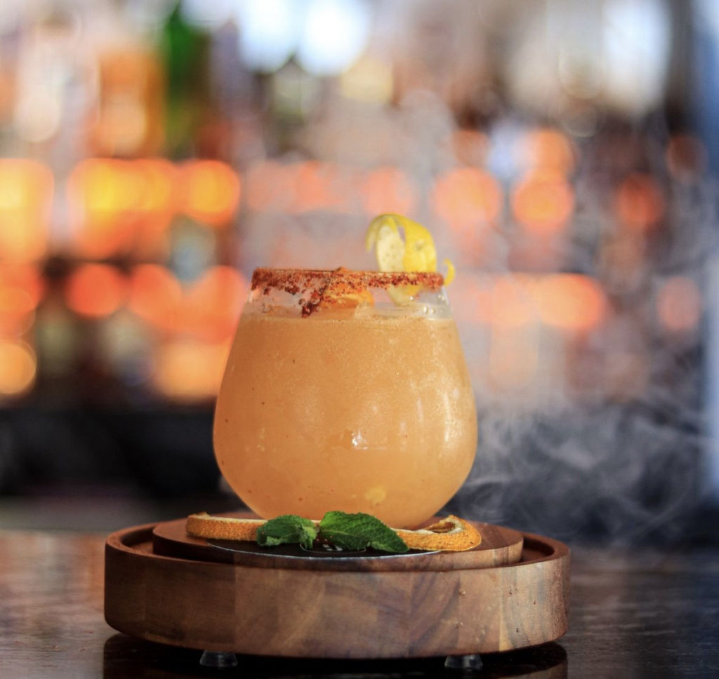 Este hotel tiene un speakeasy con más de 150 margaritas ¿Te atreverías a probarlas todas?