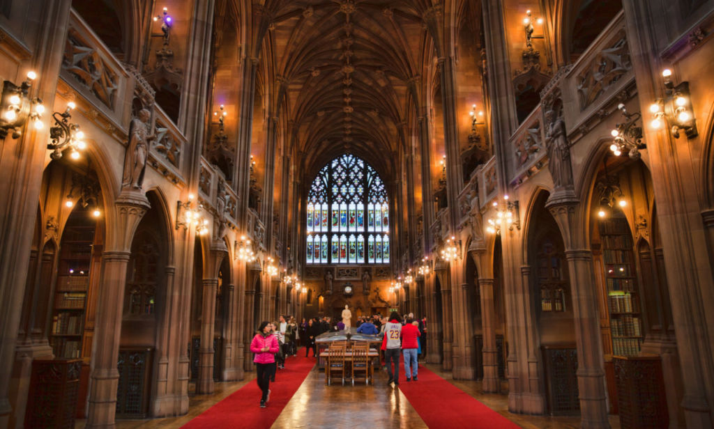 Conoce la librería de arquitectura gótica que parece sacada de un rincón de Harry Potter