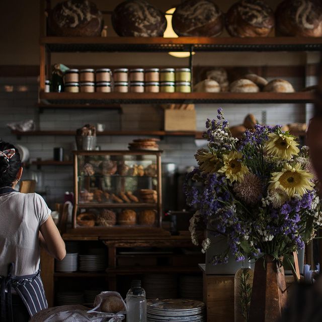 Apapáchate mucho en este restaurante de comida reconfortante e interiores rústicos en la Condesa