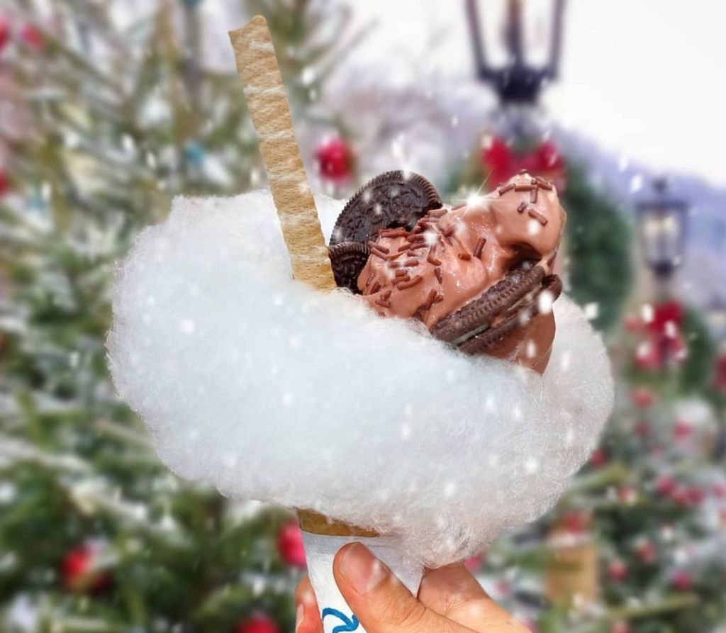 Nube de leche: helados cubiertos de algodón de azúcar y toppings ilimitados en la Roma 