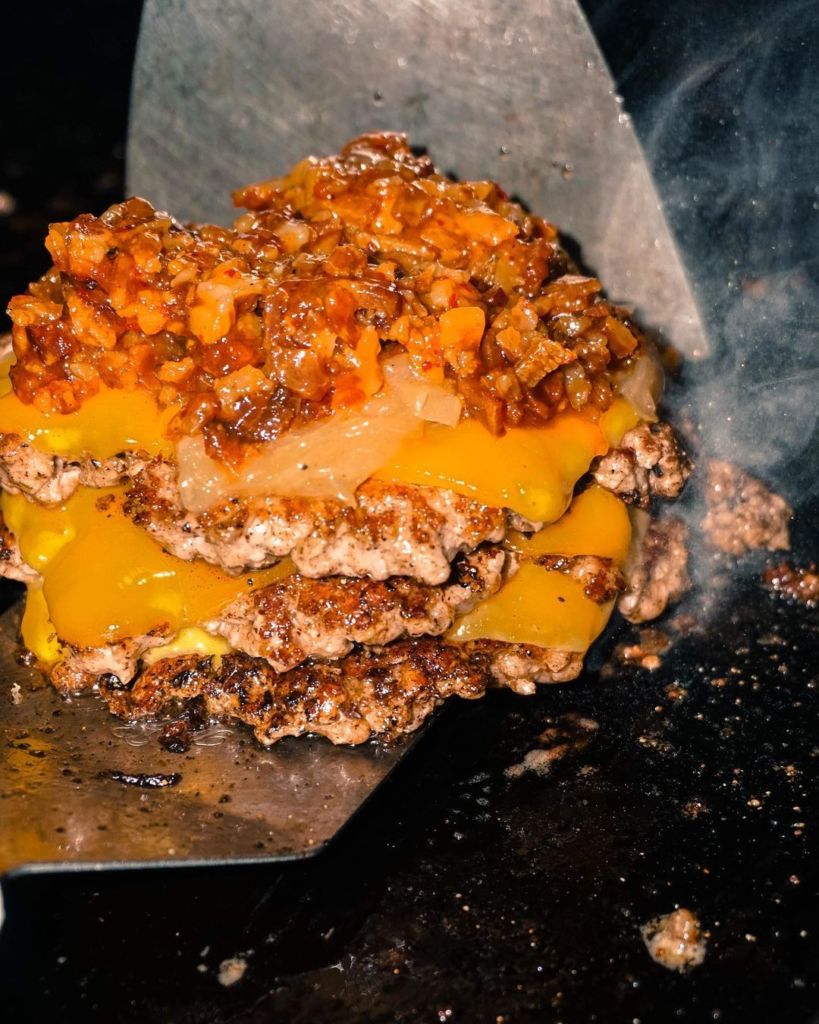 Burgergang: hamburguesas de triple carne creadas especialmente para el ‘munchies’ en la CDMX