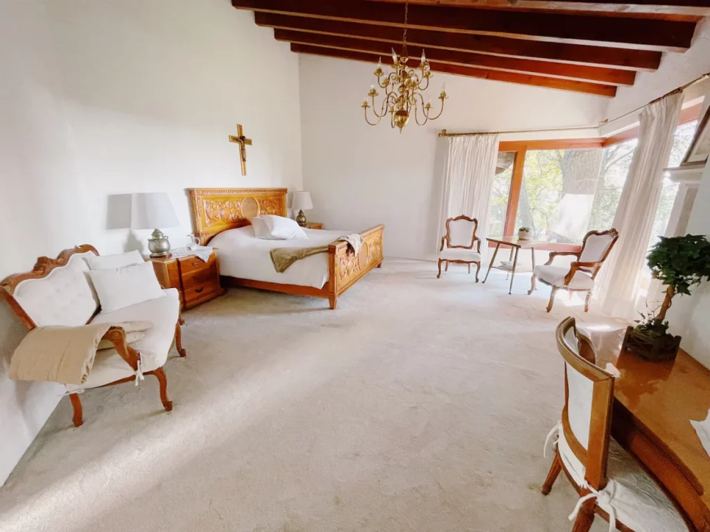 casa de fin de semana en medio del bosque