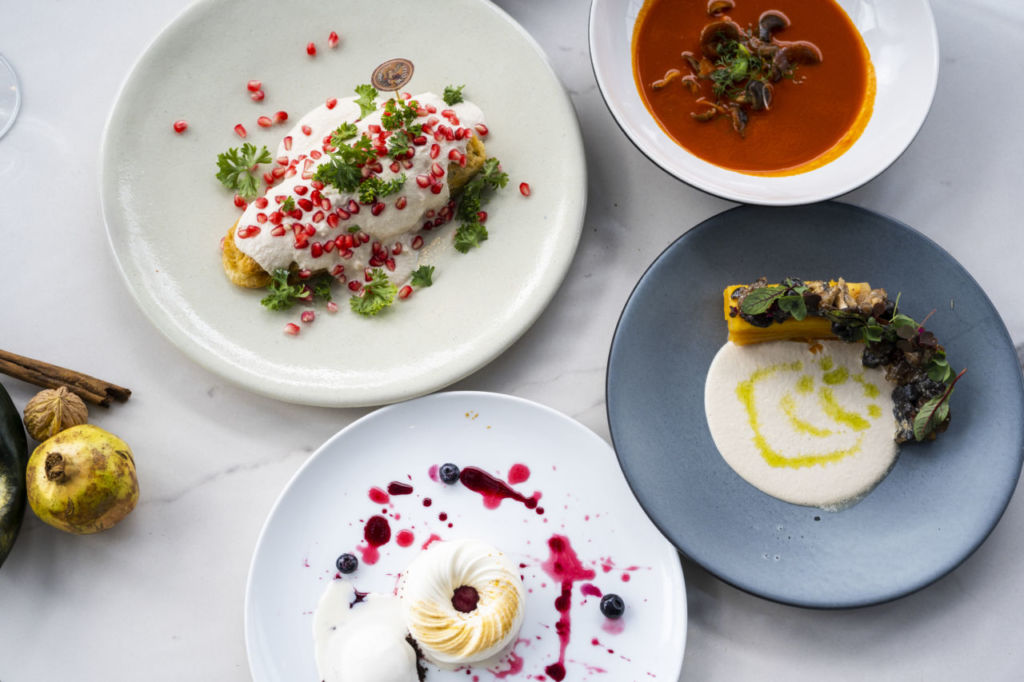 Celestial: un menú degustación de chile en nogada con su propia ‘playlist’ frente al Monumento a la Revolución