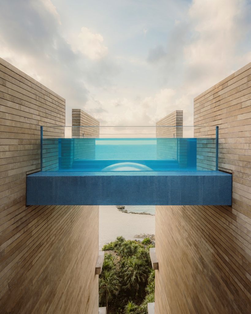 Este hotel en México tiene puentes de alberca para ir de un edificio al otro