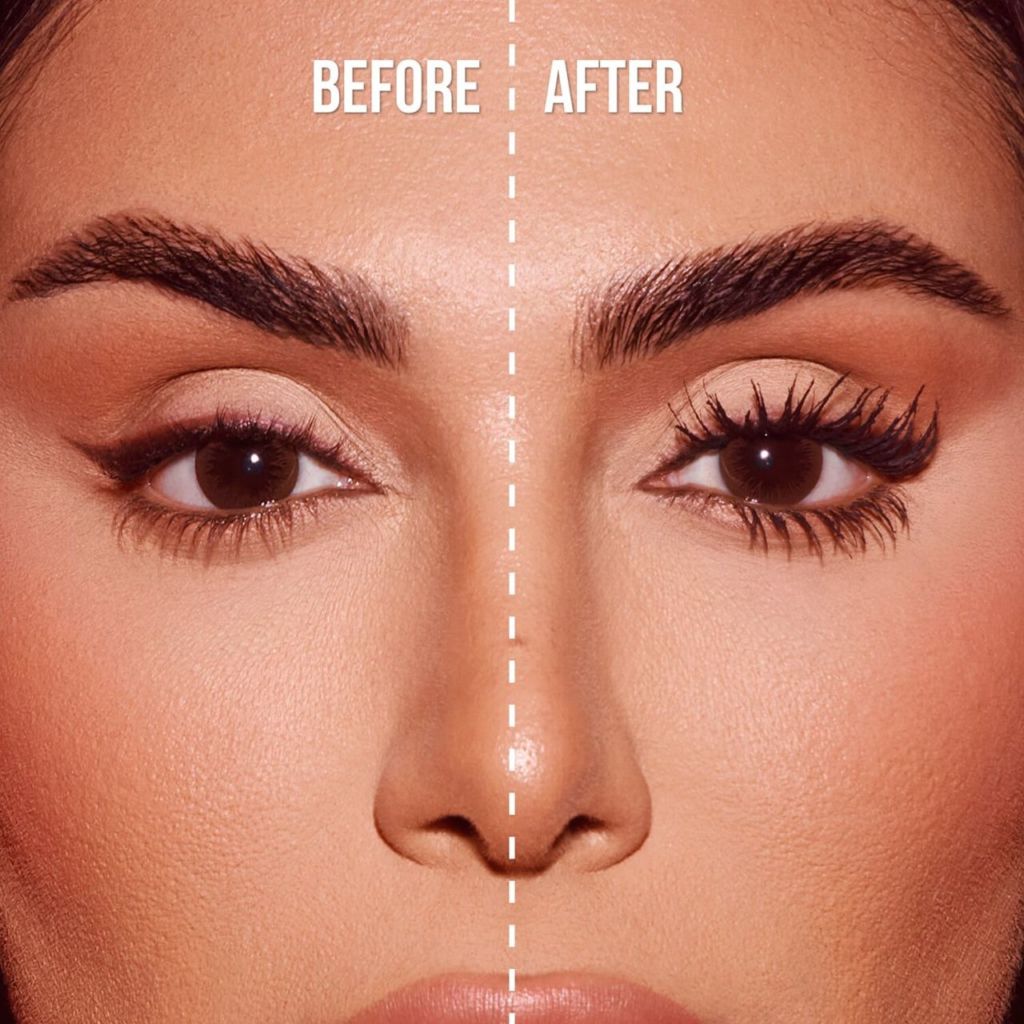 mujer usando rimel de pestañas 