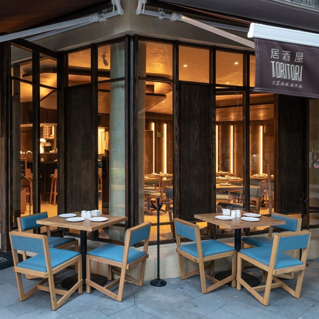 terraza a pie de calle del restaurante Tori Tori en la condesa, cdmx